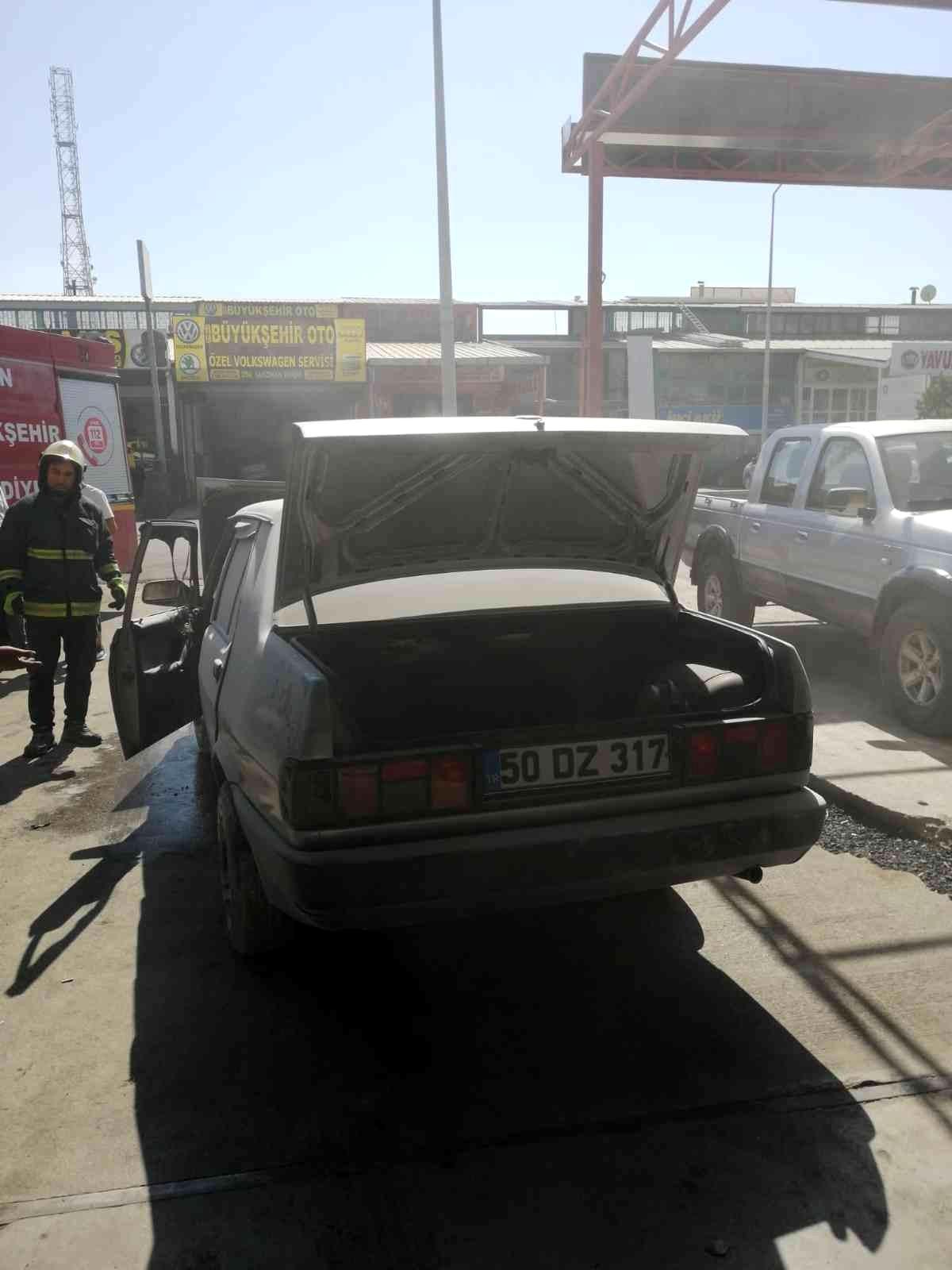 Tamir edilen otomobil yandı