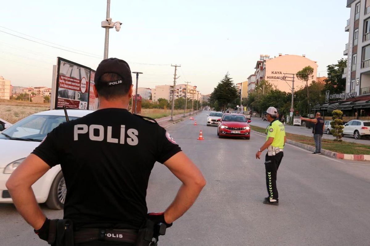 Ülke genelinde "huzurlu sokaklar ve terör suçları uygulaması" yapıldı