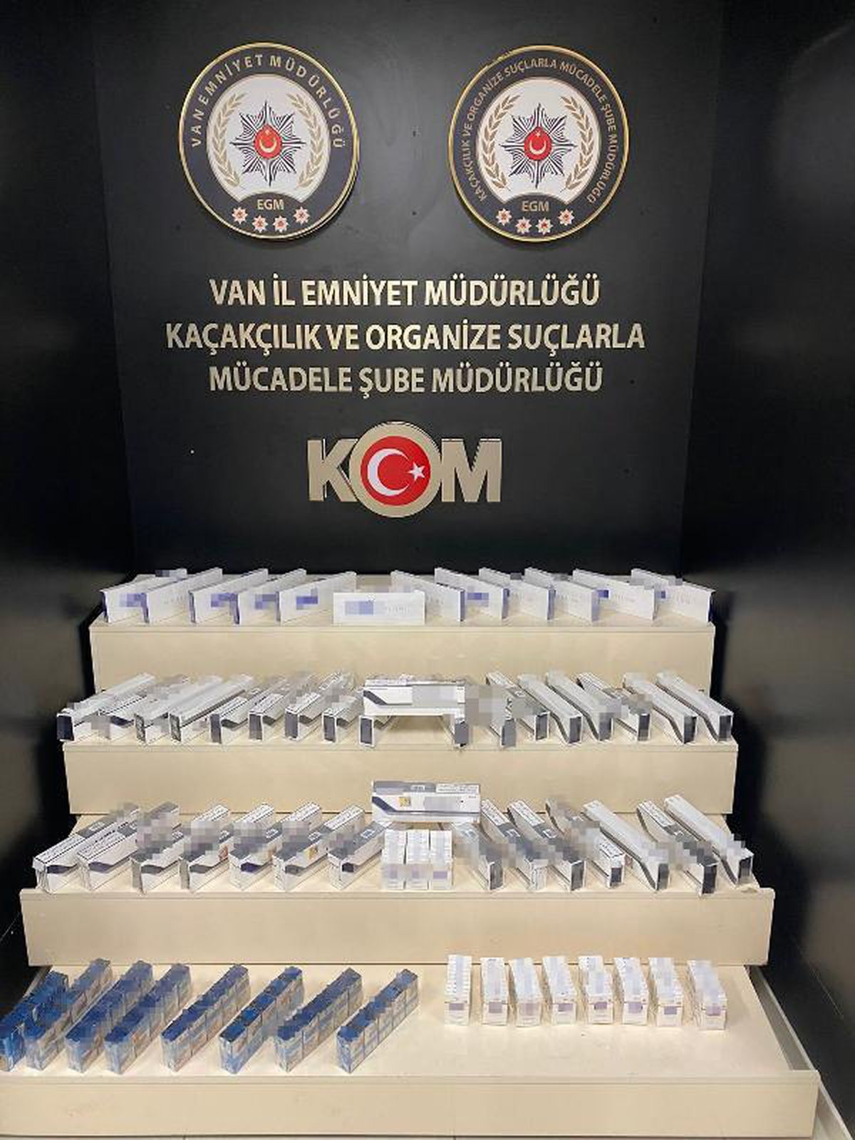 Van haber | Van\'da kaçak 1050 paket sigara ile 378 cep telefonu ele geçirildi