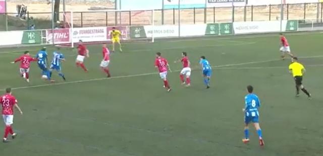 Bu hakem ne yapıyor! Sahadaki 22 futbolcu da verdiği karar karşısında dondu kaldı Bu hakem ne yapıyor! Sahadaki 22 futbolcu da verdiği karar karşısında dondu kaldı