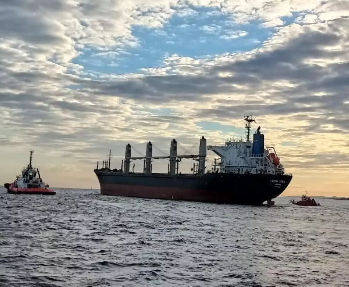 Çanakkale gündem haberi... Çanakkale Boğazı\'nda arızalanan gemi demirletildi