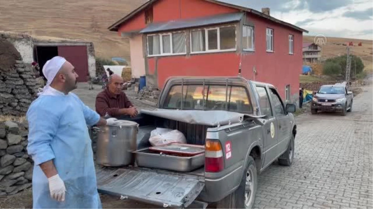 Ardahan\'da depremzedelere sıcak yemek ikramı sürüyor