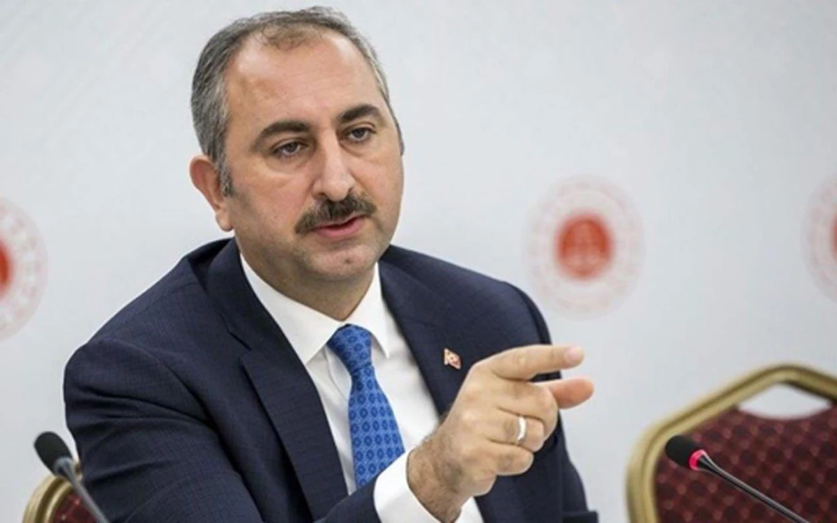 Eski Adalet Bakanı Abdülhamit Gül, CHP lideri Kılıçdaroğlu\'nun başörtüsü teklifine olumlu yanıt verdi