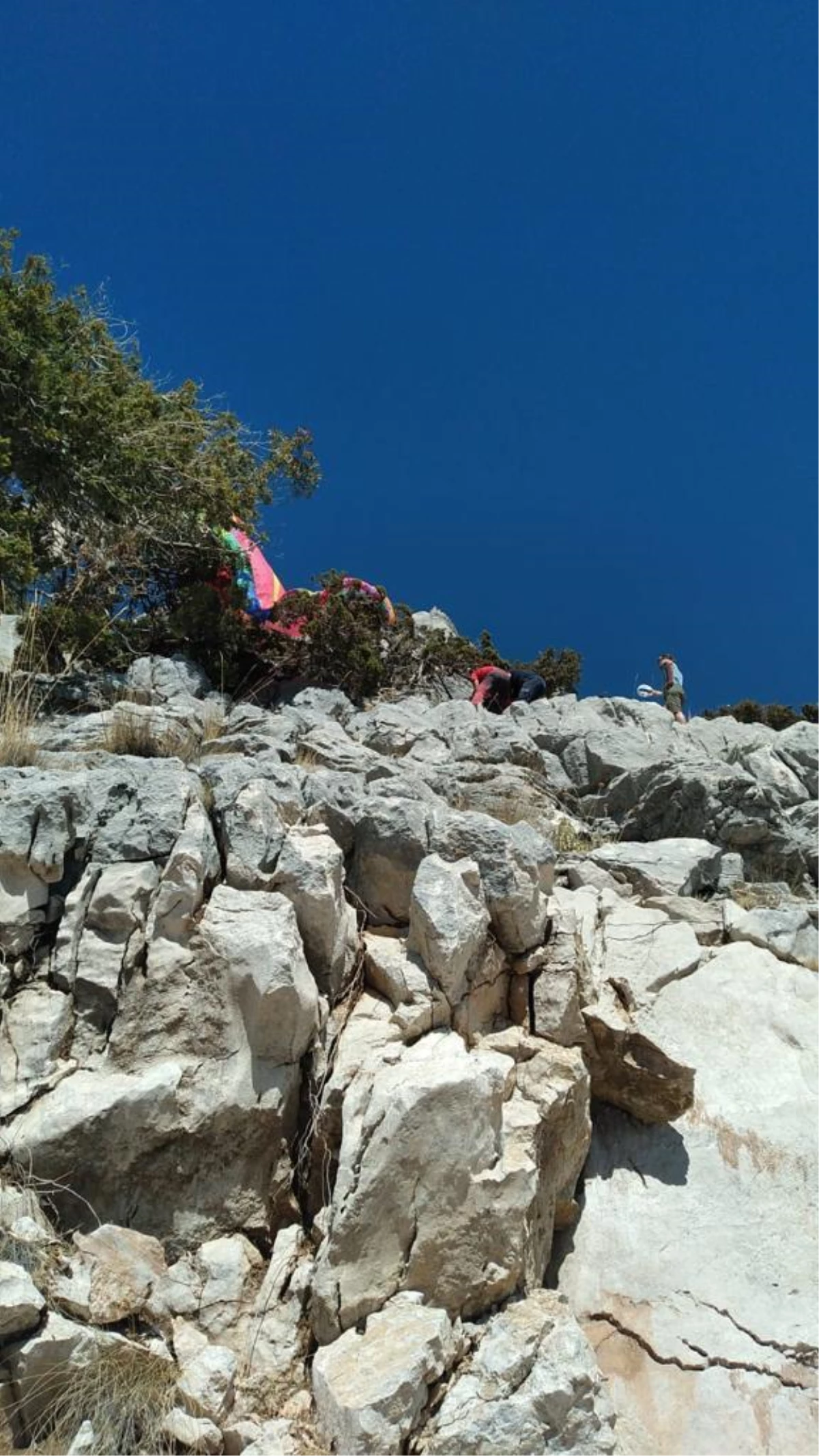 Fethiye\'de kayalıklara düşen İngiliz yamaç paraşütçüsü öldü