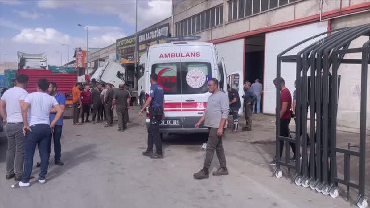 Kayseri\'de kamyonun yakıt deposunun patlaması sonucu 4 kişi yaralandı