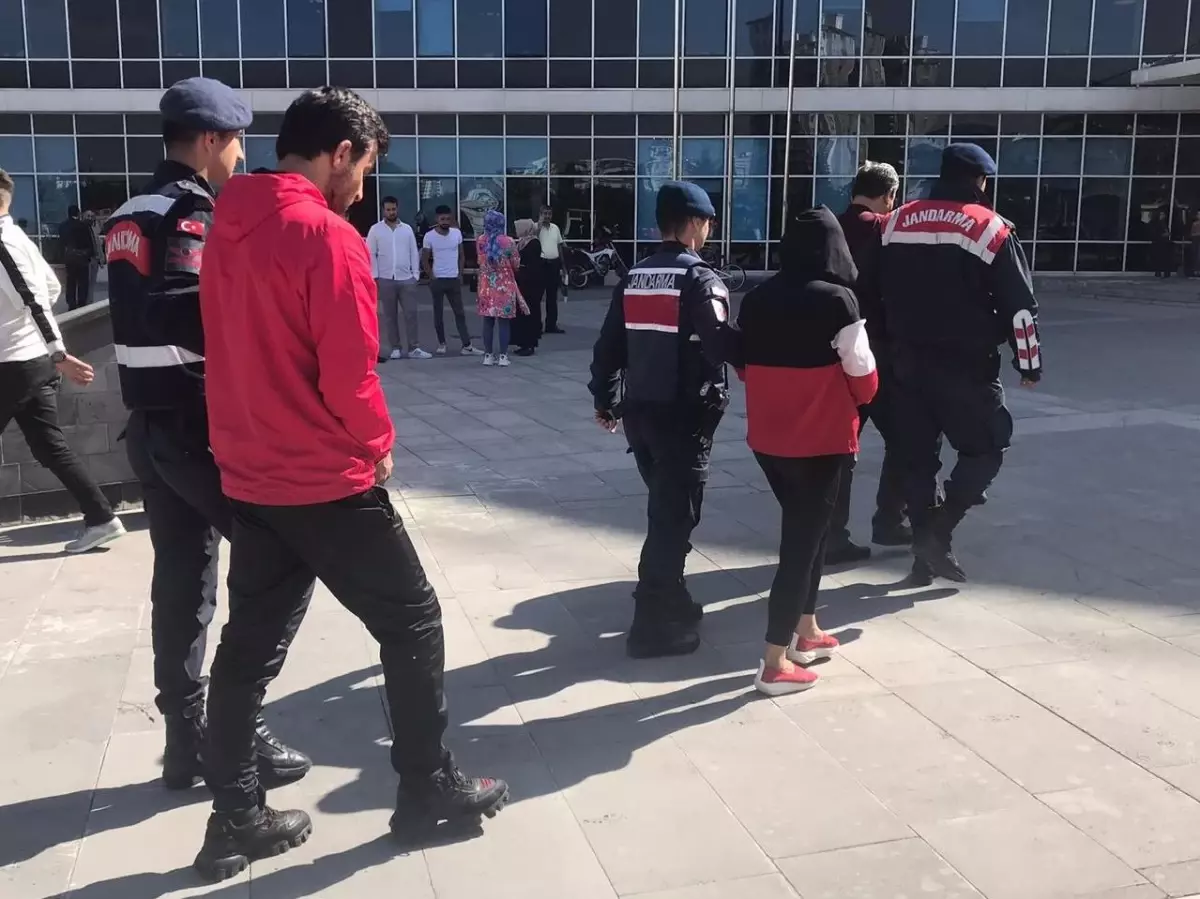 Kayseri\'de araçtan 100 bin lira çalınmasıyla ilgili 3 zanlı yakalandı