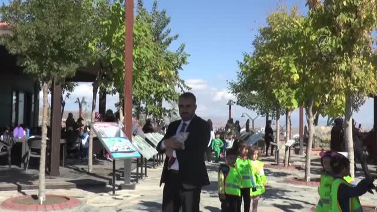 Pursaklar Belediyesi Nezaket Okulu öğrencileri "Hayvanları Koruma Günü"nde Endemik Vadi\'yi gezdi