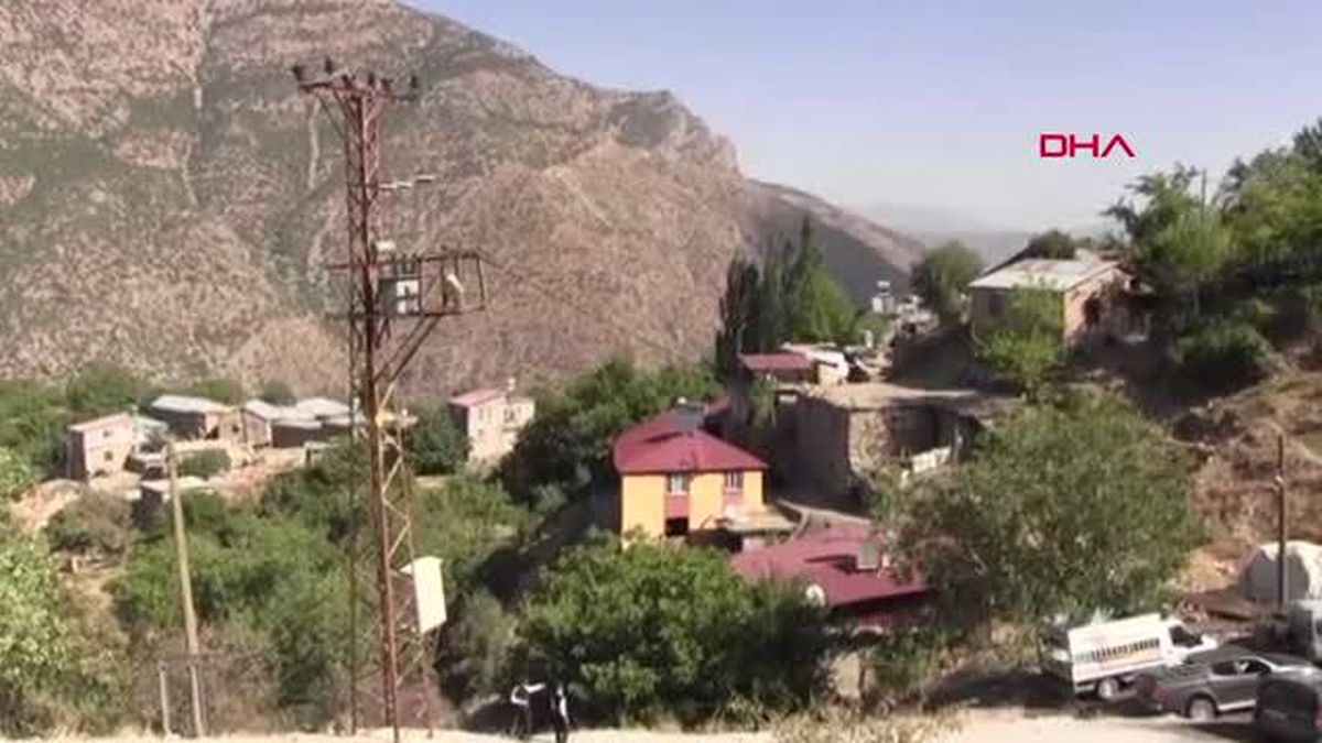 SİİRT\'TE PKK\'LI TERÖRİSTLERİN KATLETTİĞİ 37 SİVİL VATANDAŞ DUALARLA ANILDI