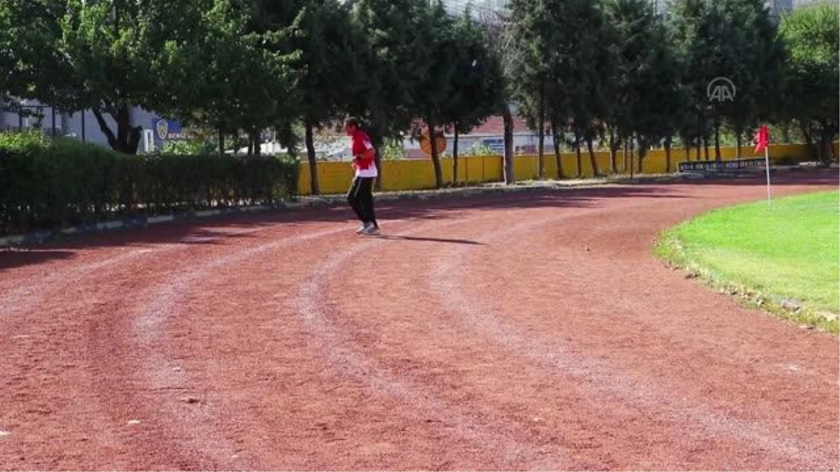 Tekirdağlı tenis antrenörü başarısını atletizmde de Balkan şampiyonu olarak gösterdi