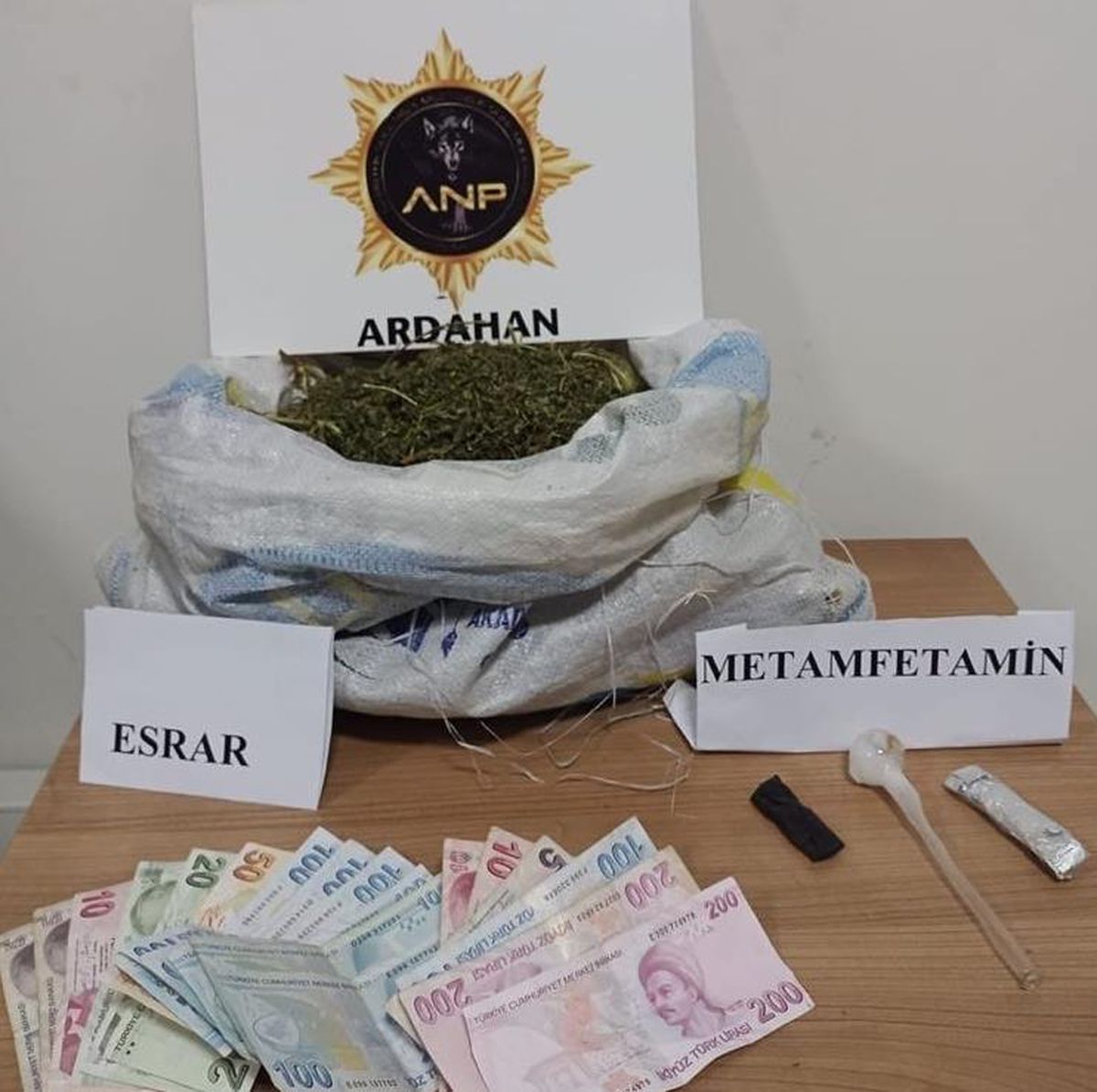 Ardahan\'da uyuşturucu operasyonunda 2 şüpheli tutuklandı