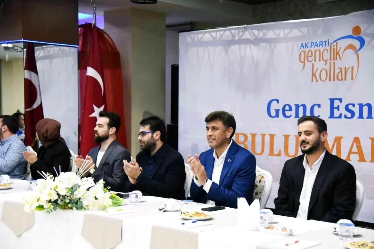 AK Parti Eskişehir İl Başkan Zihni Çalışkan, genç esnafla buluştu