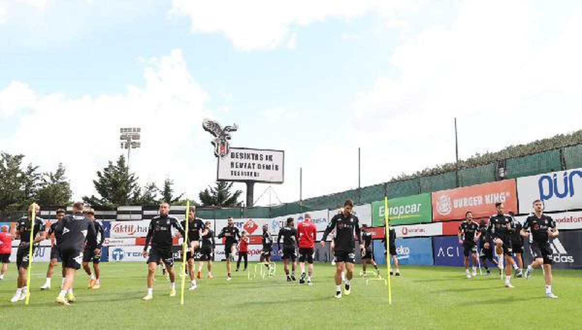 Beşiktaş\'ta idmanı Çebi de izledi