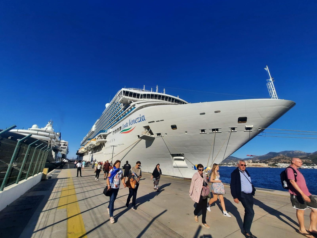 Bodrum\'a "Costa Venezia" gemisiyle 1922 yolcu geldi