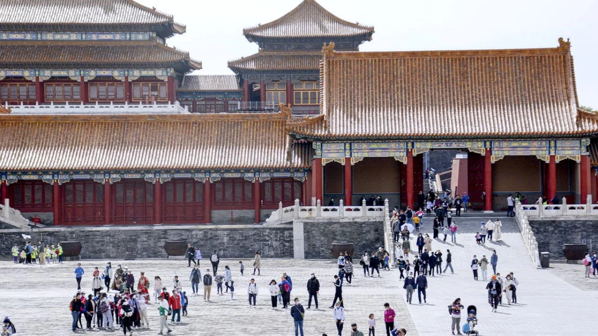 Çin\'de Ulusal Gün Tatilinde Turistler Saray Müzesi\'ni Ziyaret Ediyor