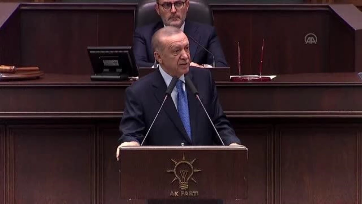 Cumhurbaşkanı Erdoğan, AK Parti Grup Toplantısında CHP ve Kılıçdaroğlu\'nun başörtüsü meselesiyle ilgili yaklaşımlarını içeren video izletti