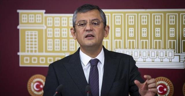 Erdoğan'ın 'Başörtüsünü Anayasa ile çözelim' çağrısına CHP'den ilk tepki: Başka değişiklikler için fırsat kolluyorlar Erdoğan'ın 'Başörtüsünü Anayasa ile çözelim' çağrısına CHP'den ilk tepki: Başka değişiklikler için fırsat kolluyorlar
