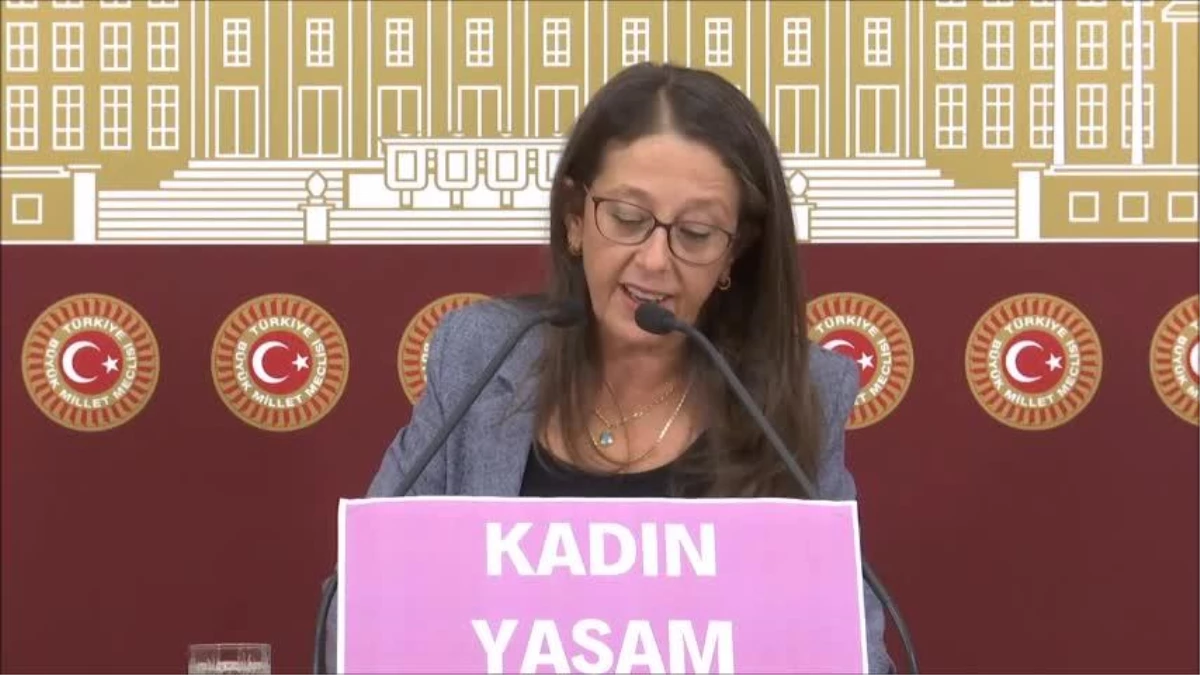 Hdp\'li Ersoy, İranlı Amini İçin Meclis\'te Saçını Kesti