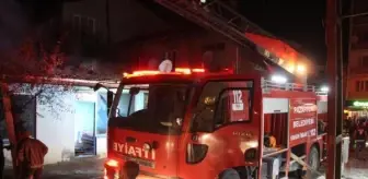 İş yeri yangını, 2 katlı eve sıçradı; çok sayıda tavuk öldü