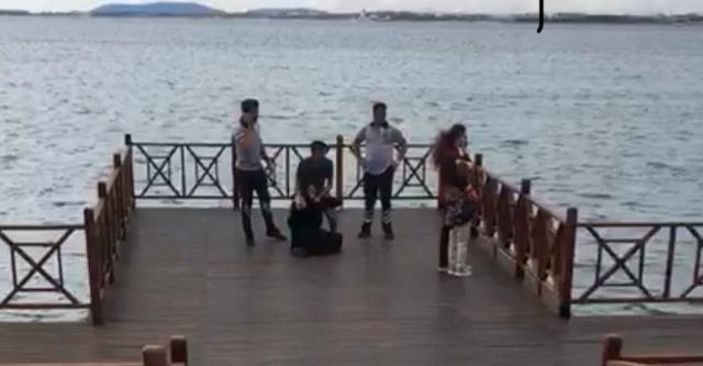 İskelede hareketli dakikalar! Eşiyle tartışınca denize atlayıp intihar etmek istedi İskelede hareketli dakikalar! Eşiyle tartışınca denize atlayıp intihar etmek istedi
