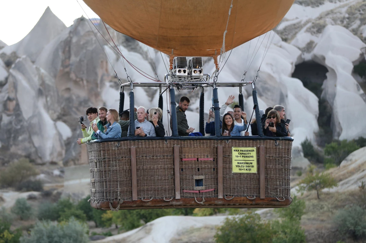Kapadokya\'da 9 ayda 508 bin 181 turist bölgeyi gökyüzünden izledi