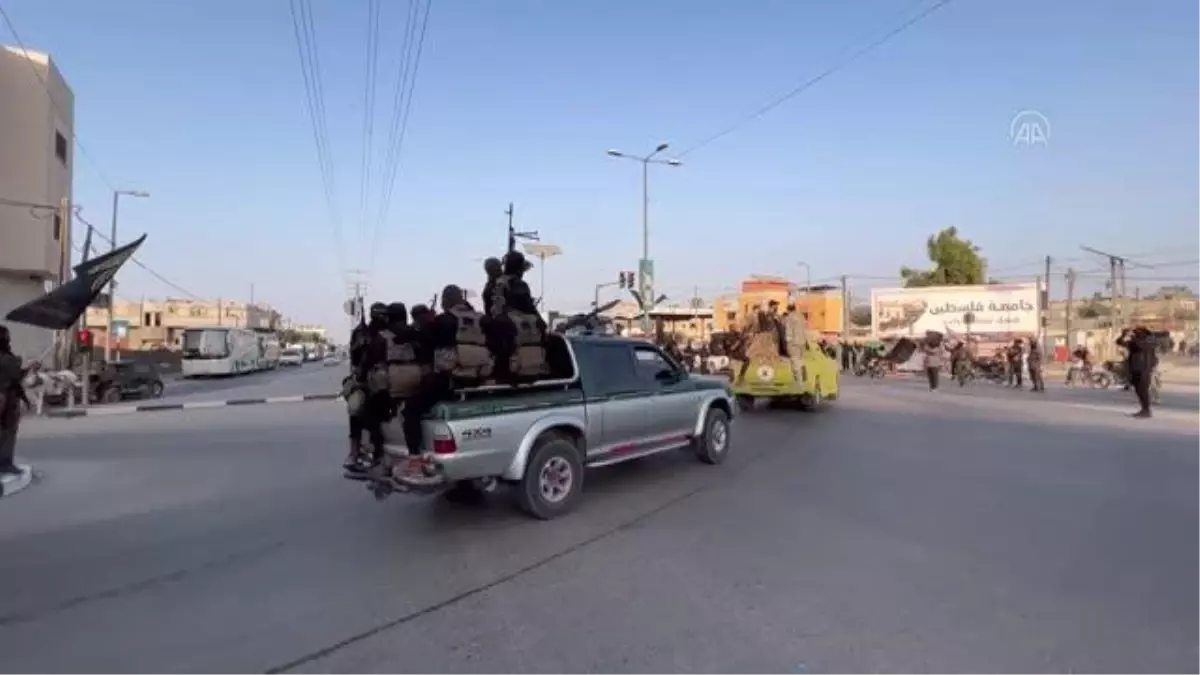 Kudüs Tugayları Gazze'de askeri geçit töreni düzenledi