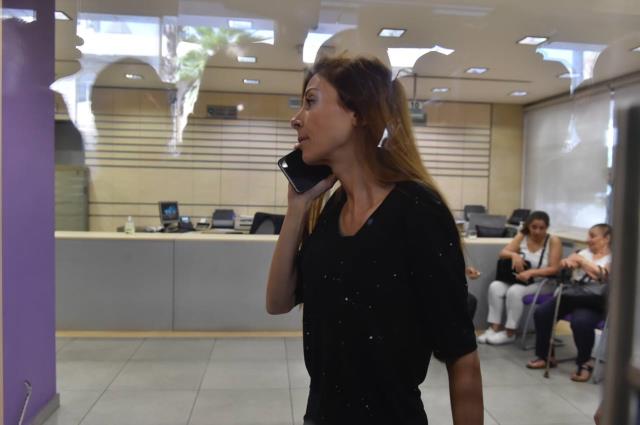Lübnan'da parasını çekemeyen milletvekili banka şubesini bastı Lübnan'da parasını çekemeyen milletvekili banka şubesini bastı
