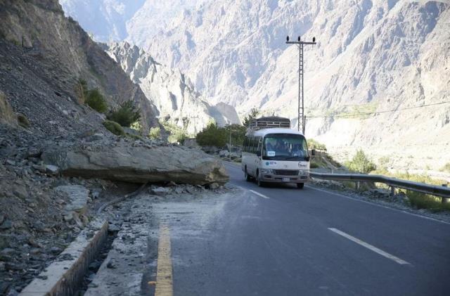 Masum göründüğüne bakmayın! Şoförlerin geçmek için 10 kez düşündüğü bu yol bin kişinin canını aldı