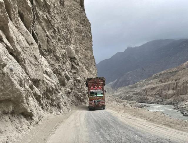 Masum göründüğüne bakmayın! Şoförlerin geçmek için 10 kez düşündüğü bu yol bin kişinin canını aldı