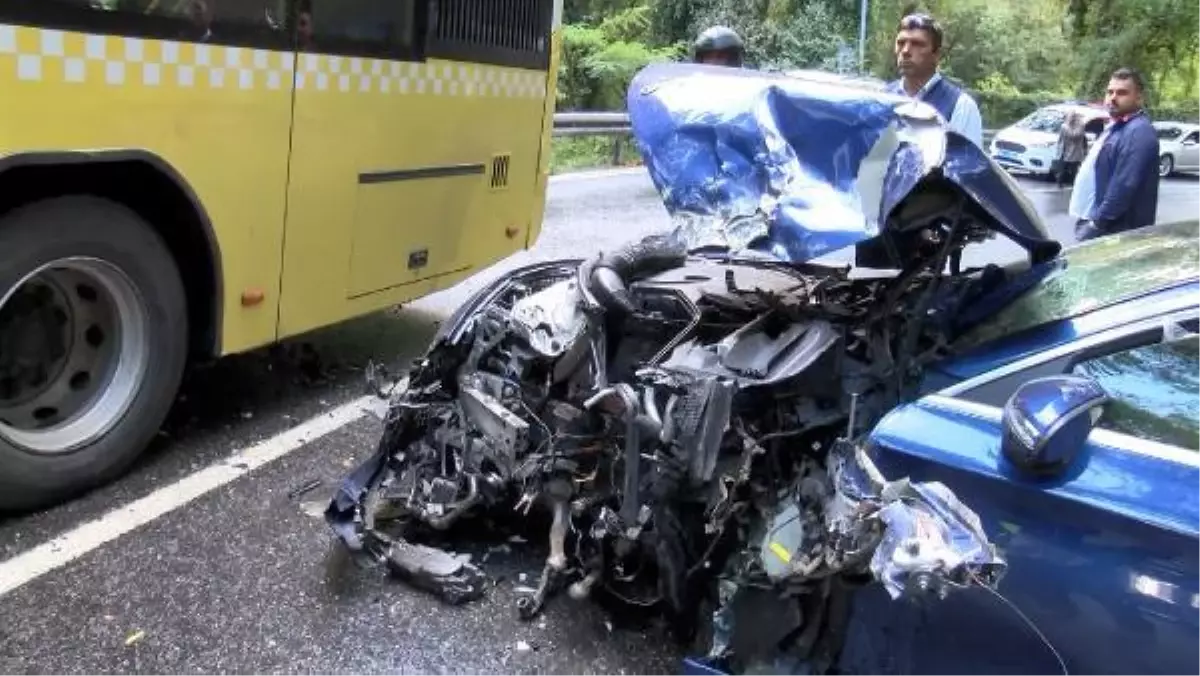 SARIYER\'DE İETT OTOBÜSÜYLE OTOMOBİL KAFA KAFAYA ÇARPIŞTI