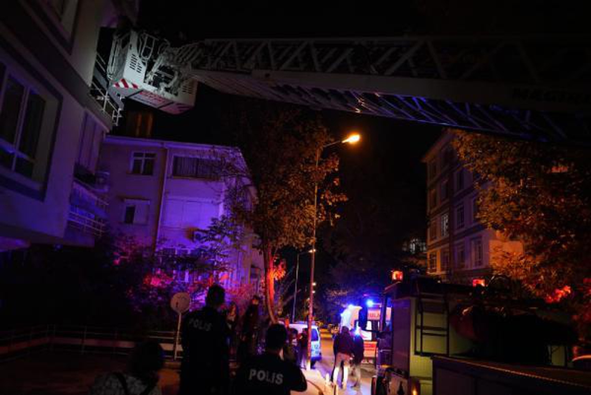 Tartıştığı Ezgi\'yi bıçaklayıp, eve kilitledi