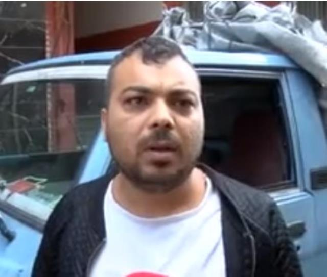 Zabıta ekipleri seyyar satıcıya ailesinin gözü önünde tokat attı Zabıta ekipleri seyyar satıcıya ailesinin gözü önünde tokat attı