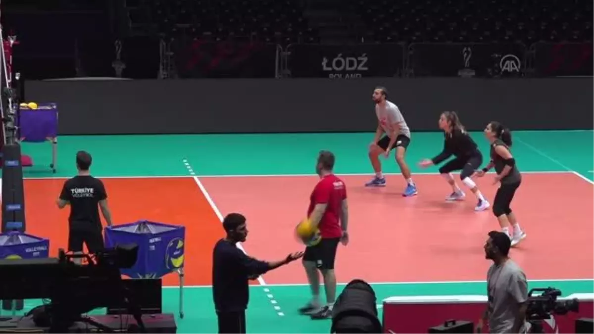 A Milli Kadın Voleybol Takımı, Amerika maçı hazırlıklarını tamamladı