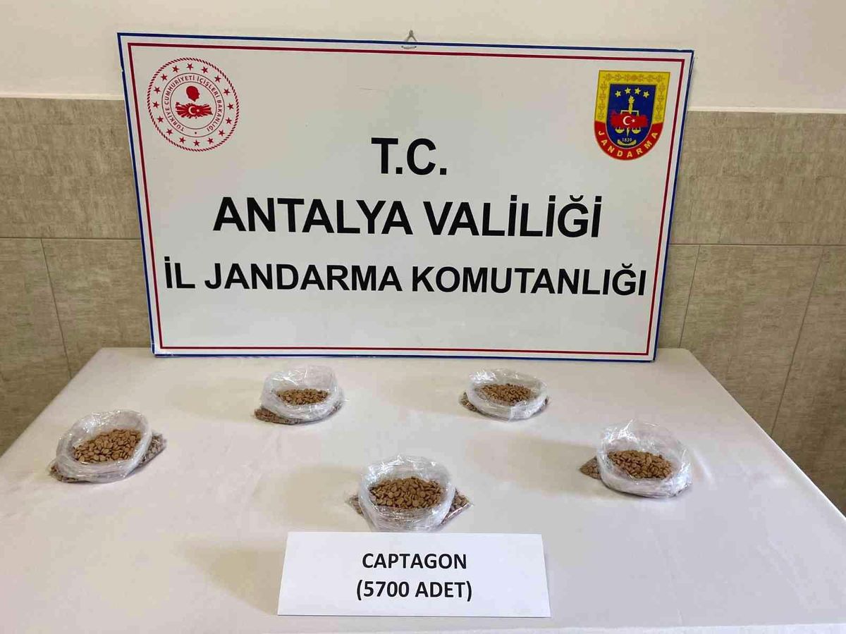 Antalya haber | Antalya\'da 5 bin 700 adet uyuşturucu hap ele geçirildi