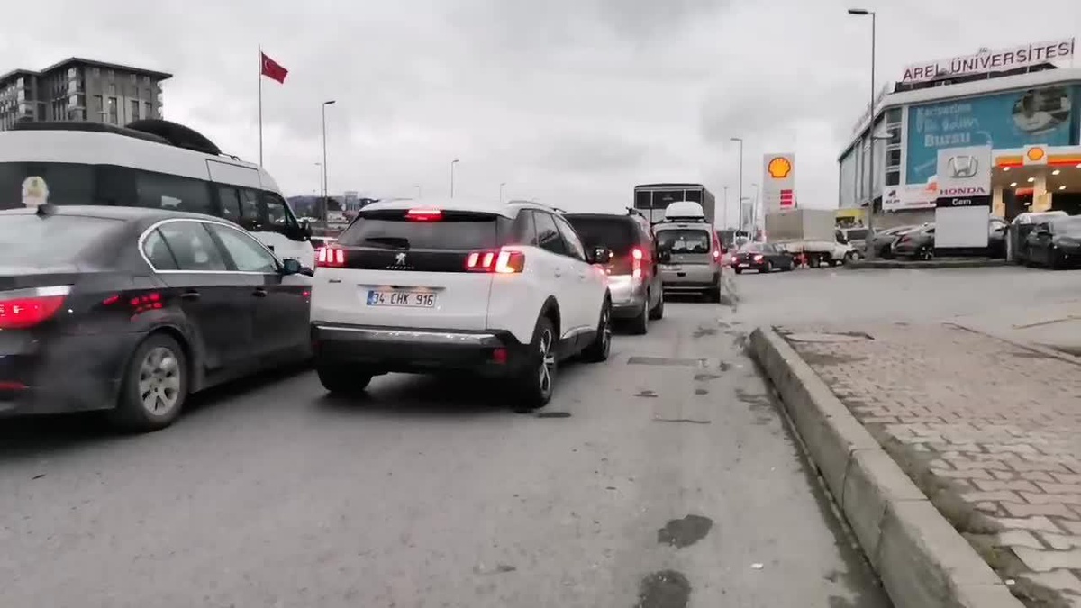Benzin Ocak Ayından Bu Yana 35. Kez Zamlandı: Benzinin Litresi İstanbul\'da 20,60 TL Oldu
