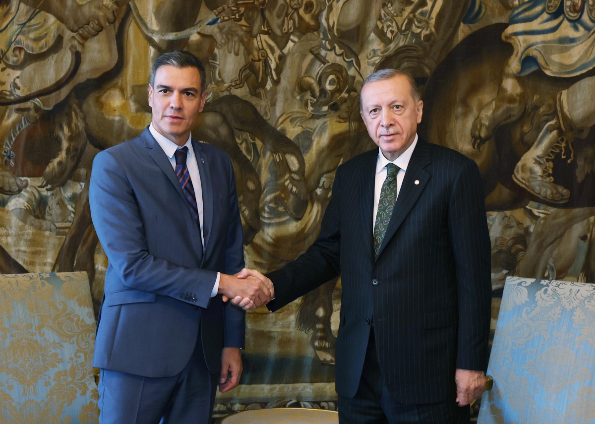 Cumhurbaşkanı Erdoğan, Avrupa Siyasi Topluluğu toplantısı için bulunduğu Prag\'da İspanya Başbakanı Sanchez\'i kabul etti.