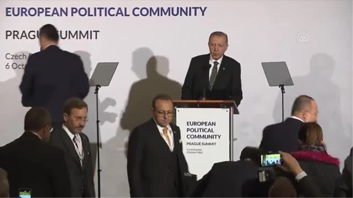 Cumhurbaşkanı Erdoğan, Prag\'da basın toplantısı düzenledi: (3)