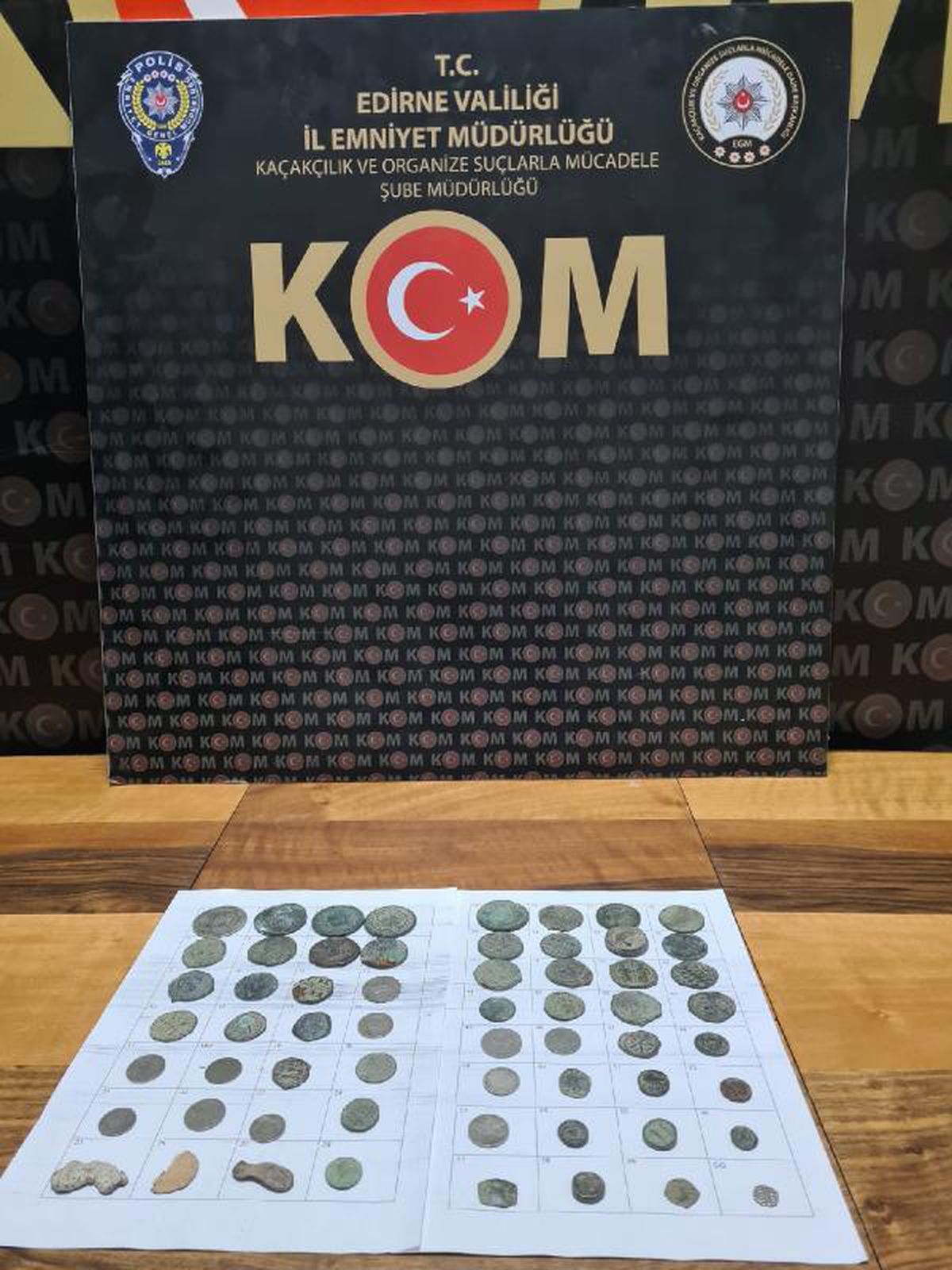 Edirne haberi! Edirne\'de, otomobilde 60 sikke ele geçirildi: 1 gözaltı