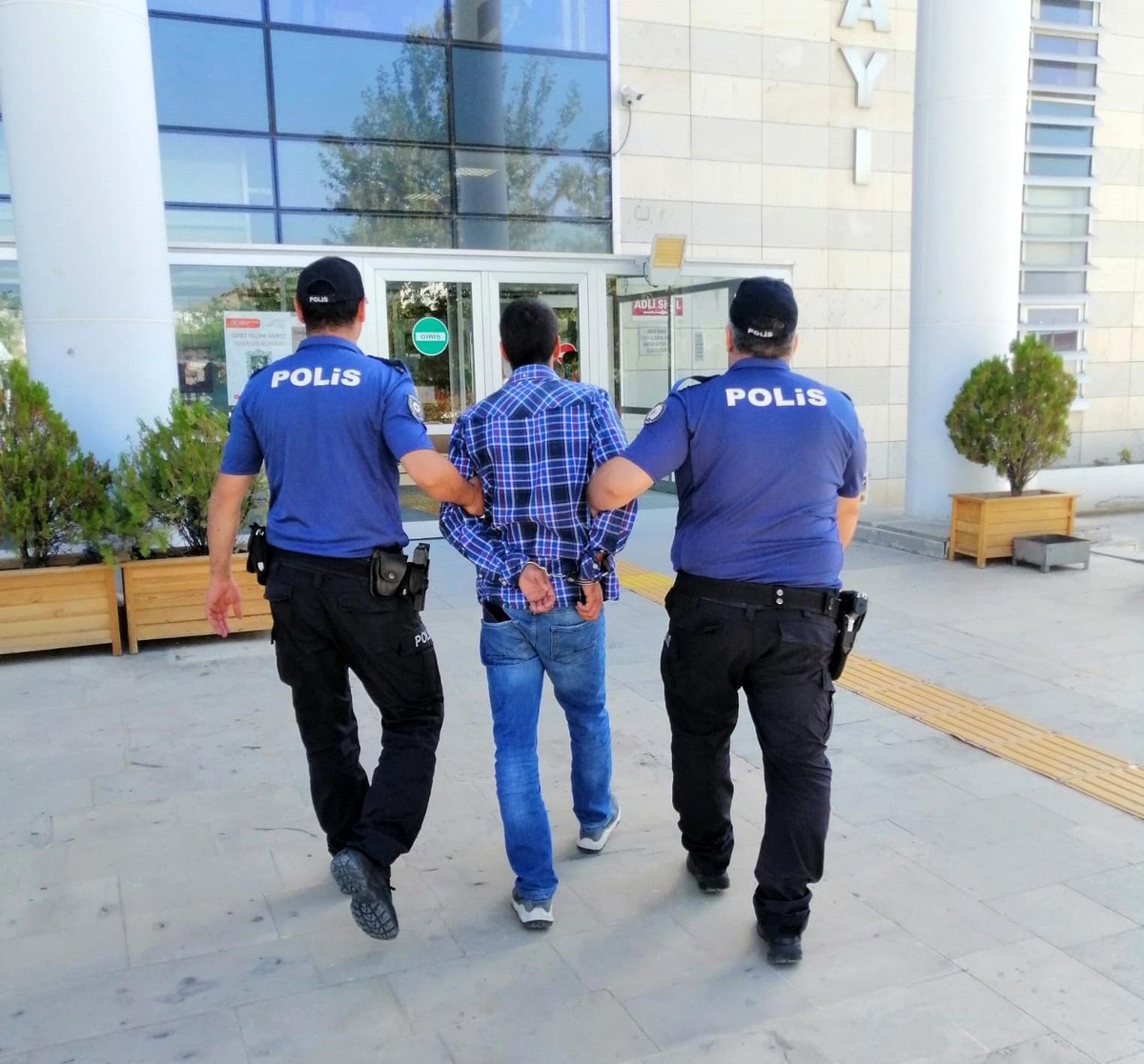 Elazığ 3. sayfa haberleri: Elazığ\'da ikametten hırsızlık yapan şüpheli tutuklandı