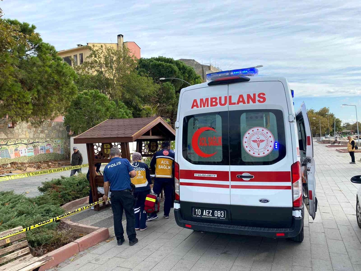 Son dakika haberi | Erdek\'te bankta oturan kişi kalp krizi geçirerek hayatını kaybetti