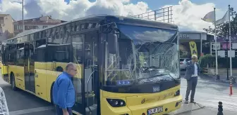 Son dakika haberi: Gaziosmanpaşa'da 2 otobüsün arasına sıkışan İETT şoförü hayatını kaybetti