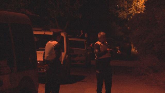 Gelen ihbar ekipleri harekete geçirdi! Çelik yelek giyen polisler, dağı taşı aramaya başladı Gelen ihbar ekipleri harekete geçirdi! Çelik yelek giyen polisler, dağı taşı aramaya başladı