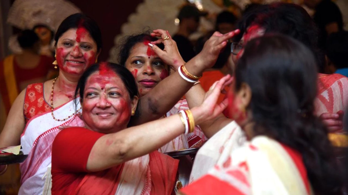 Hindu Kadınlar Dussehra Festivalini Kutladı
