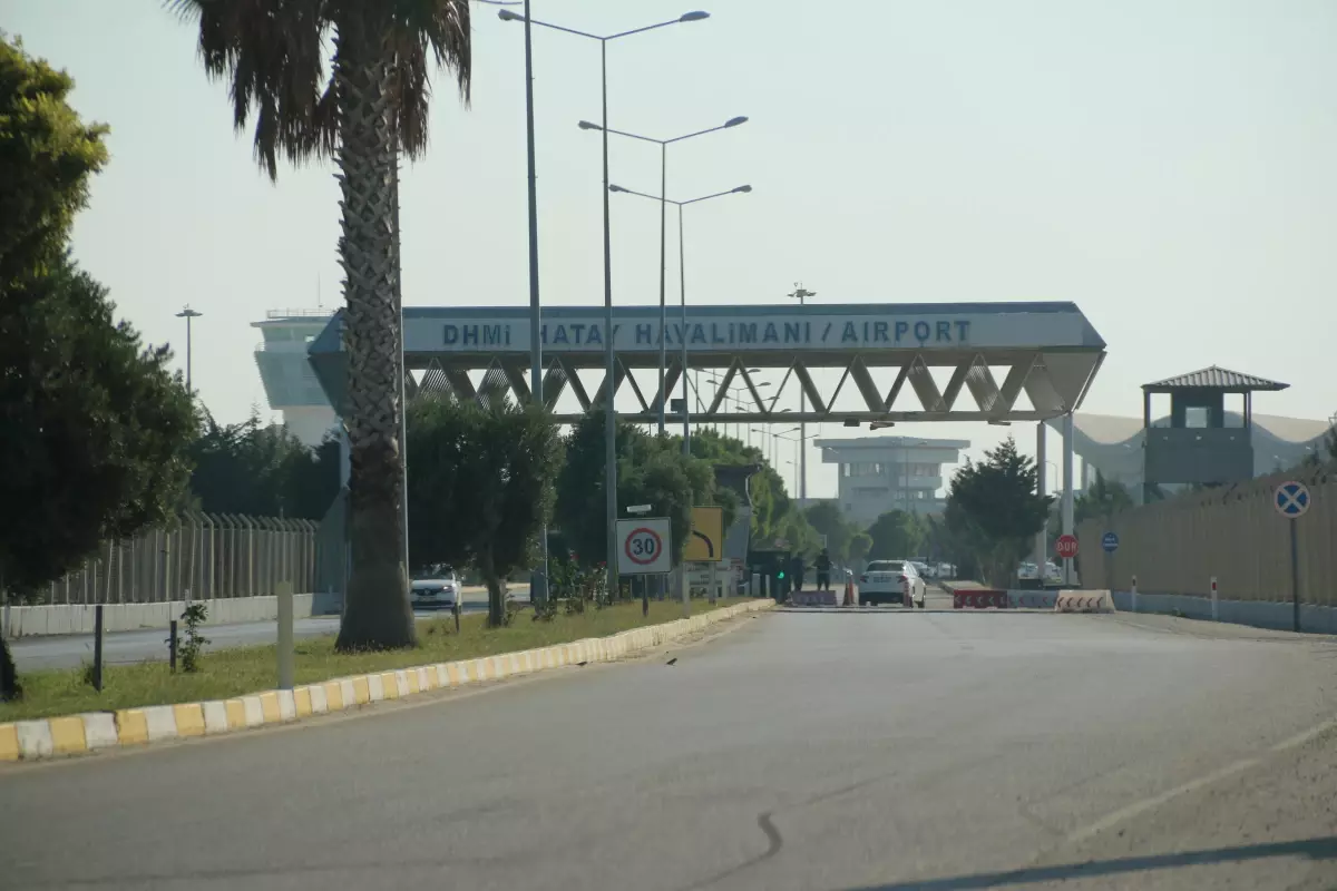 İstanbul-Hatay seferini yapan THY uçağının inişi sırasında lastiği patladı