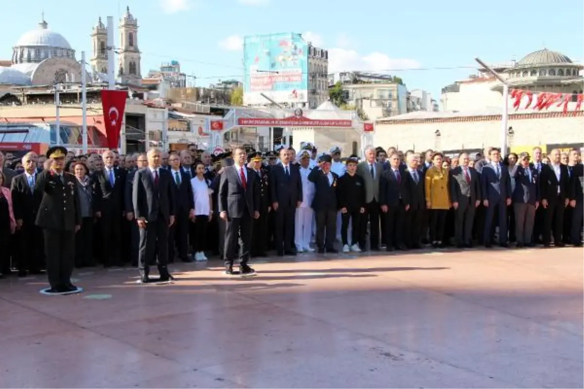 İSTANBUL\'UN KURTULUŞUNUN 99. YIL DÖNÜMÜNDE TAKSİM\'DE TÖREN DÜZENLENDİ