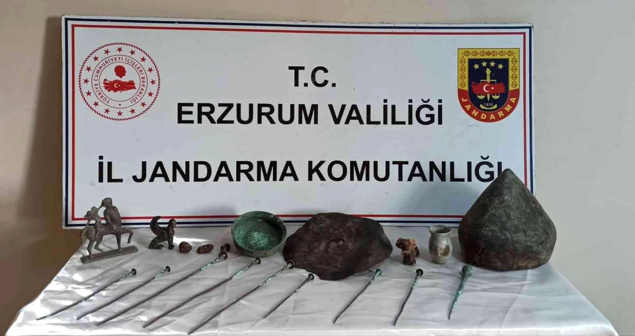 Erzurum haberi... Erzurum\'da bir araçta 19 parça tarihi eser ele geçirildi