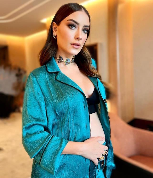 Kız bebek bekleyen Hazal Kaya verecekleri ismi açıkladı: Süreyya Leyla olacak