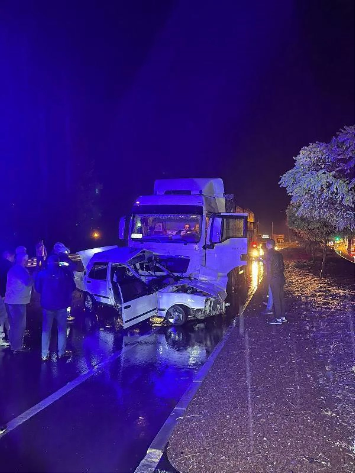 Konya gündem haberleri... Konya\'da TIR, otomobile çarptı: 1 ölü, 1 yaralı