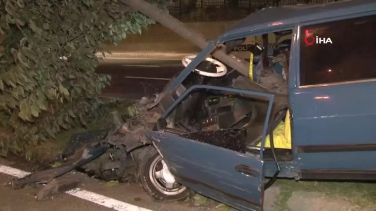 Son dakika haber... Küçükçekmece'de kontrolden çıkan otomobil ağaca saplandı: 3 yaralı