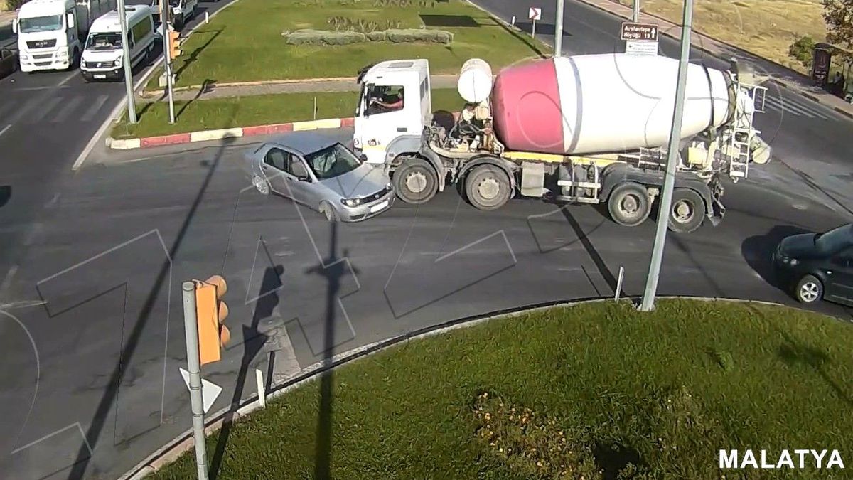 Son dakika haber: Malatya\'daki trafik kazaları kamerada