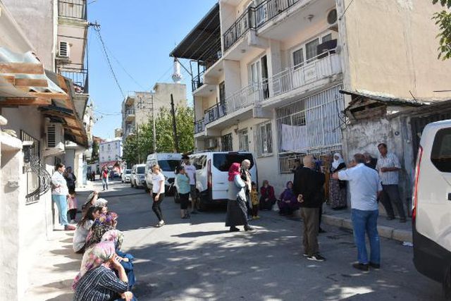 Oğlunu kahvaltı sofrasında göğsünden vurdu